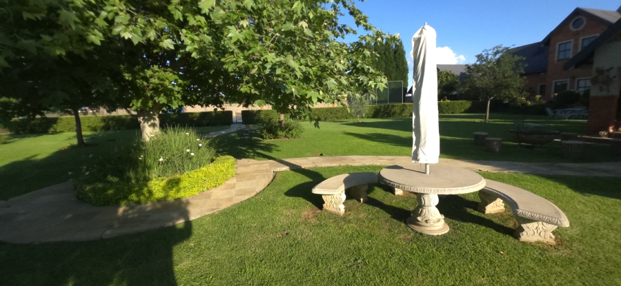 5 Bedroom Property for Sale in Grimbeeck Park North West